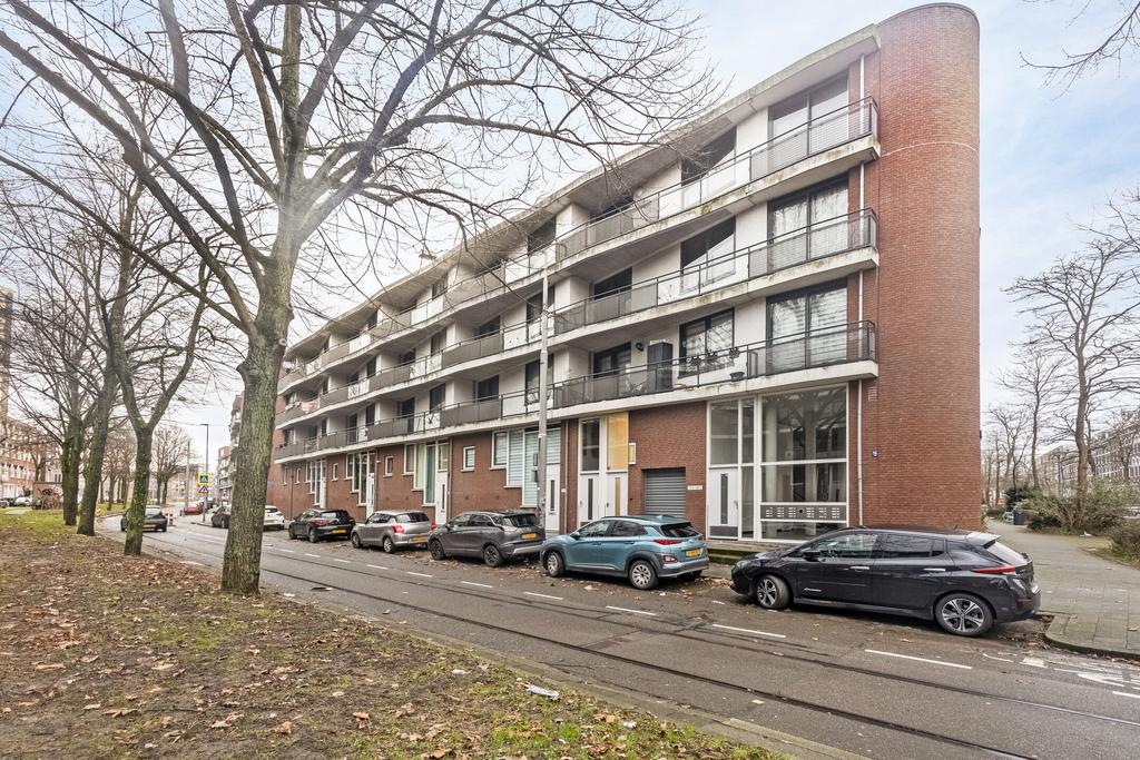 https://roosdenbrabermakelaars.nl/wp-content/uploads/2026/06/212948983.jpg