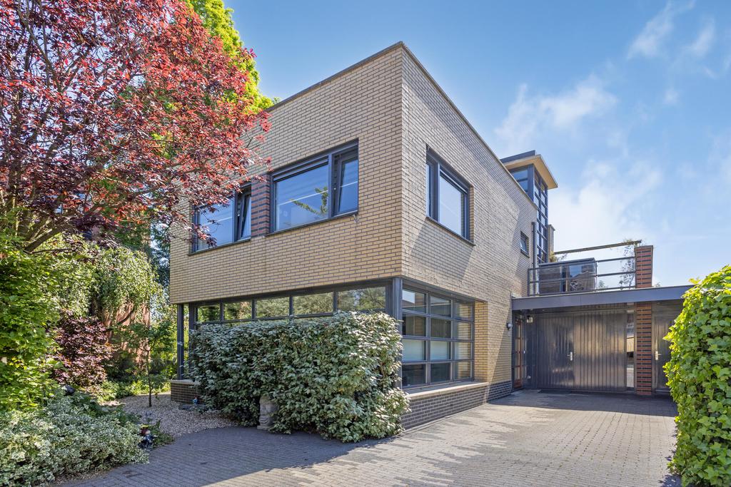 https://roosdenbrabermakelaars.nl/wp-content/uploads/2026/06/229968040.jpg